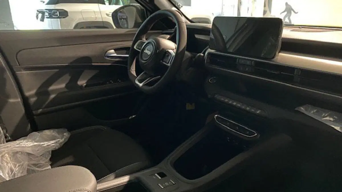 Jeep Avenger nuova a Benevento (14)