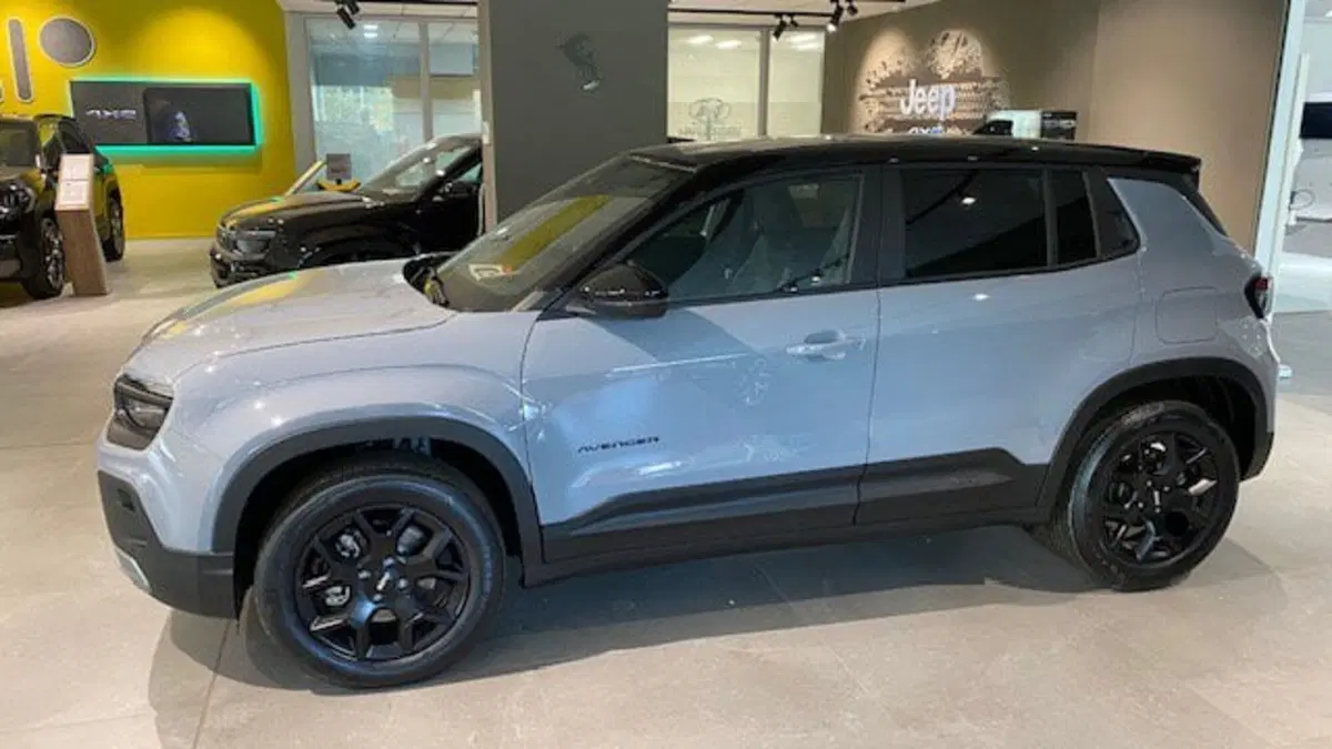 Jeep Avenger nuova a Benevento (4)