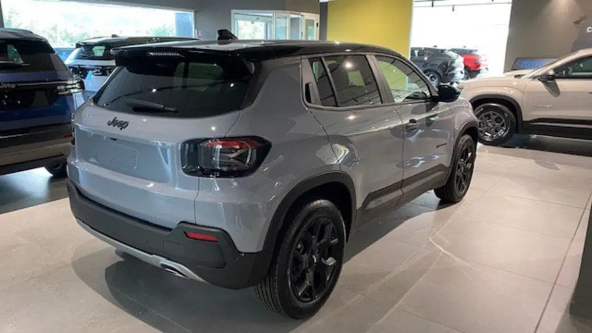 Jeep Avenger nuova a Benevento (8)