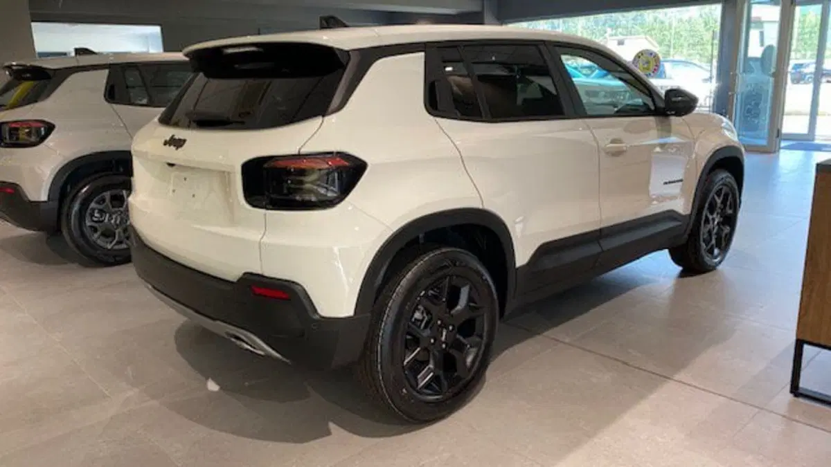 Jeep Avenger nuova a Benevento (10)