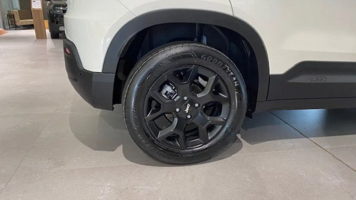 Jeep Avenger nuova a Benevento (11)