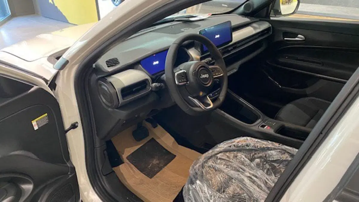 Jeep Avenger nuova a Benevento (13)