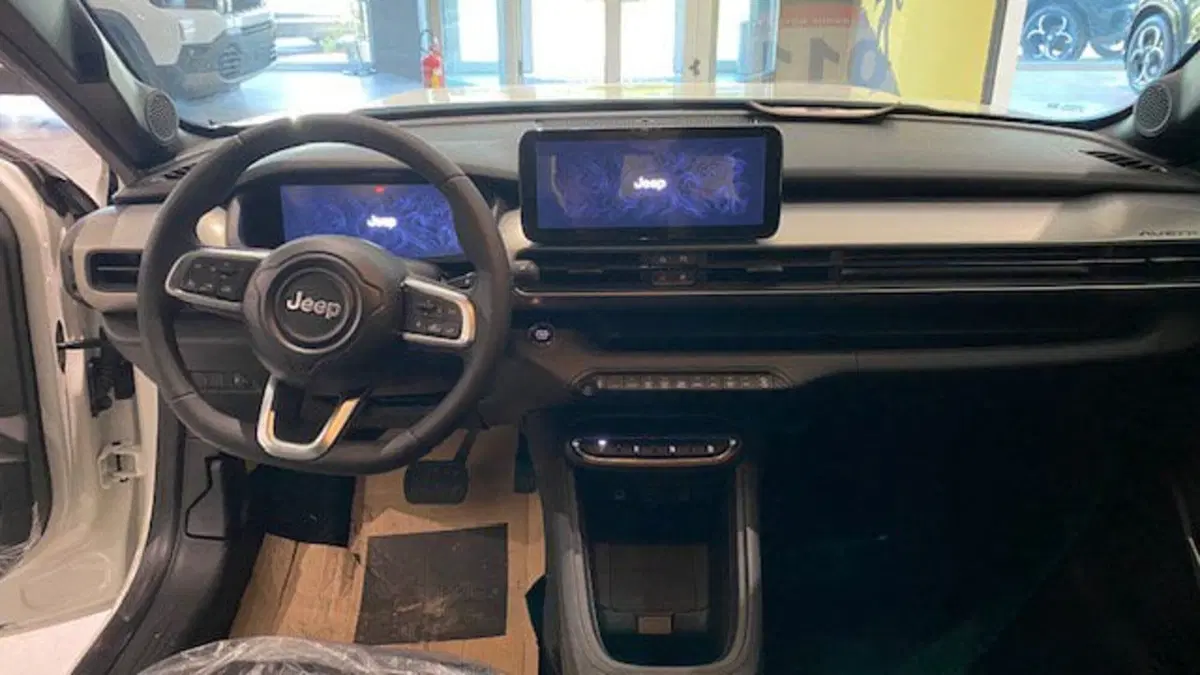 Jeep Avenger nuova a Benevento (14)