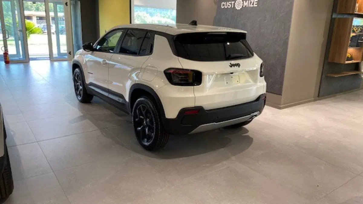 Jeep Avenger nuova a Benevento (7)