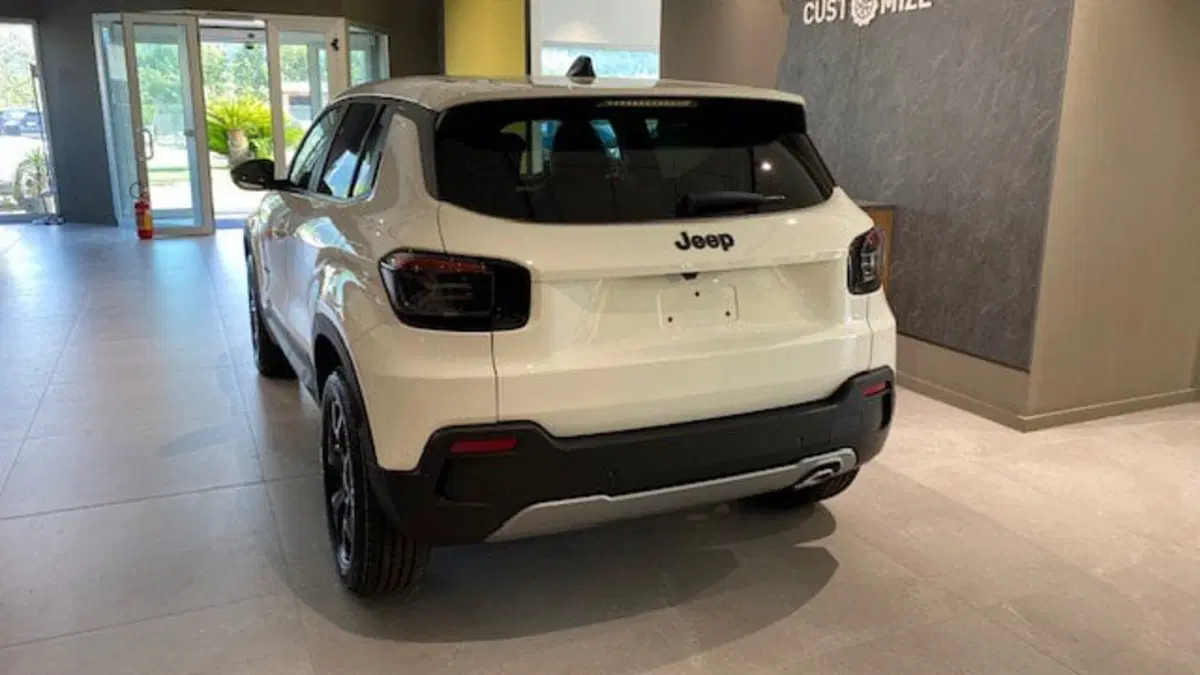 Jeep Avenger nuova a Benevento (8)