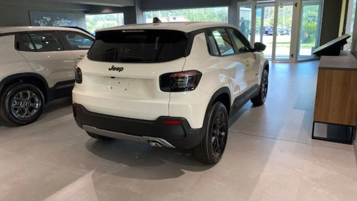 Jeep Avenger nuova a Benevento (9)