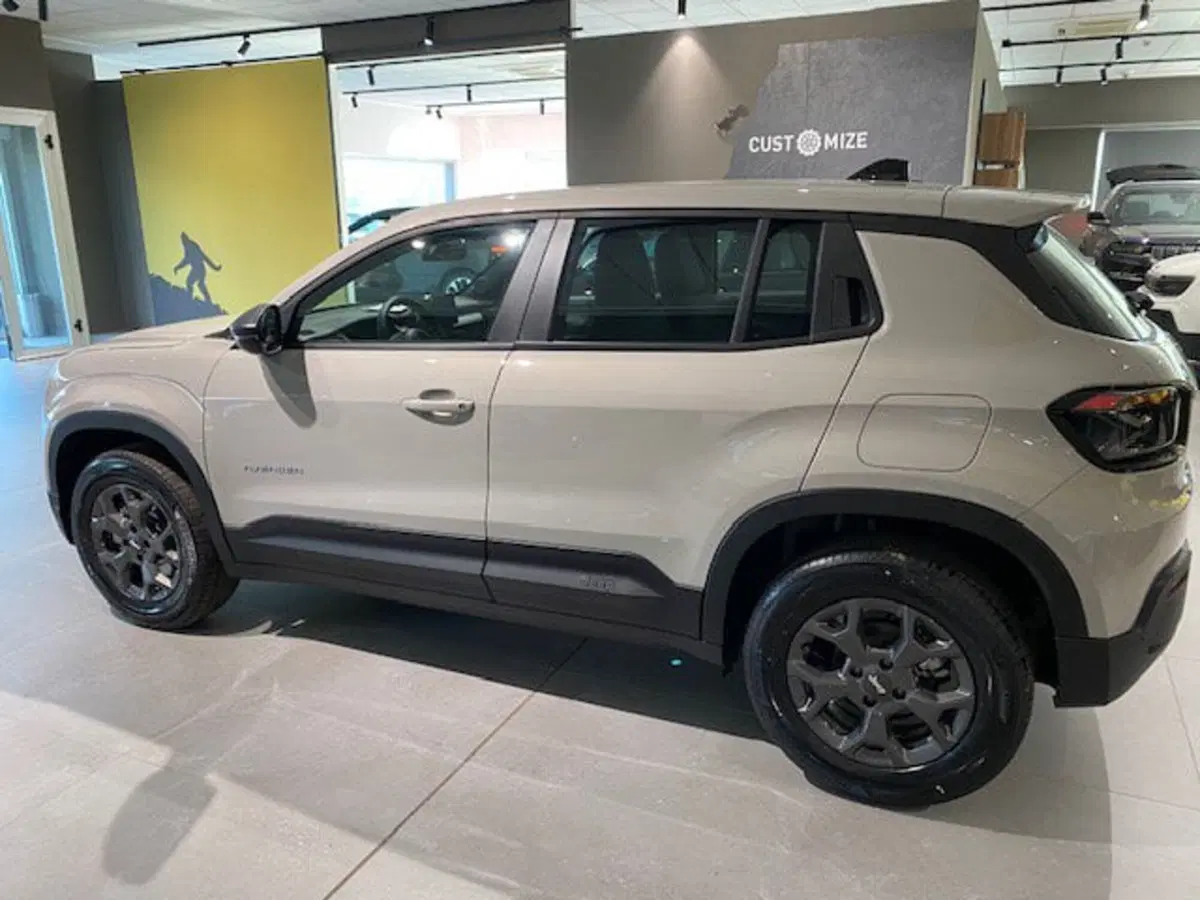 Jeep Avenger nuova a Benevento (13)