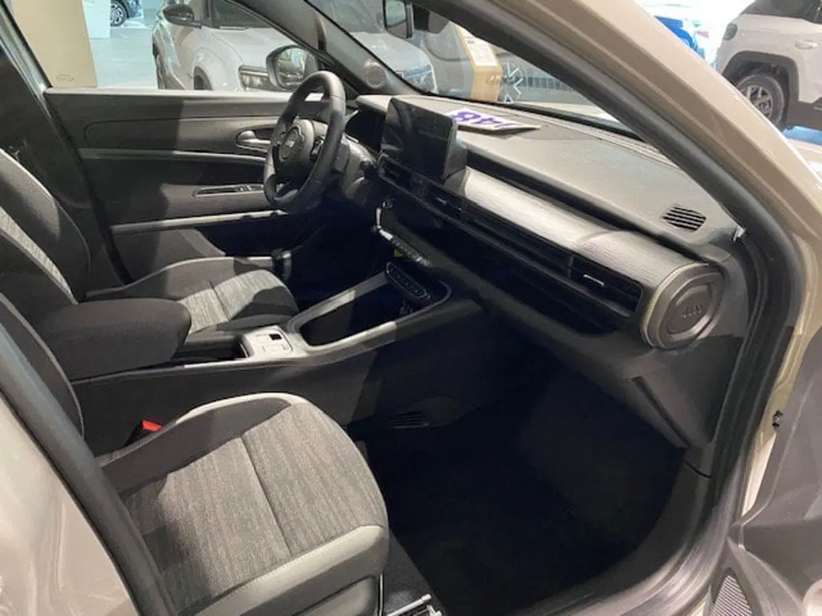 Jeep Avenger nuova a Benevento (15)