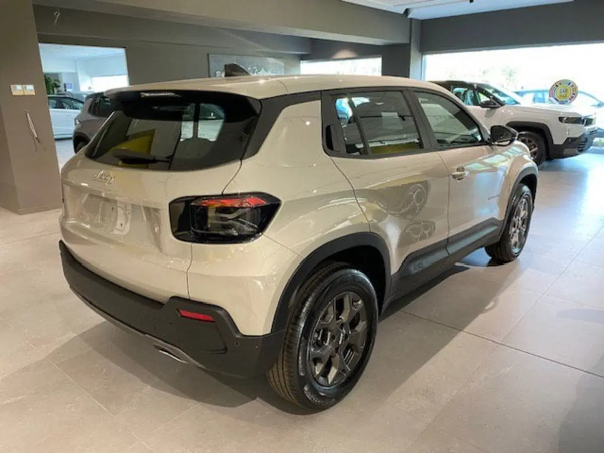 Jeep Avenger nuova a Benevento (16)
