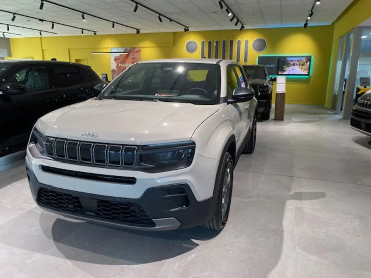 Jeep Avenger nuova a Benevento (3)