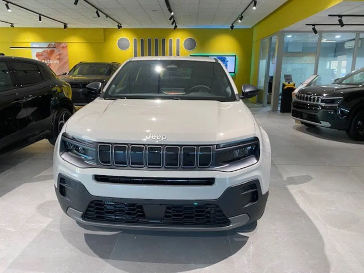 Jeep Avenger nuova a Benevento (4)