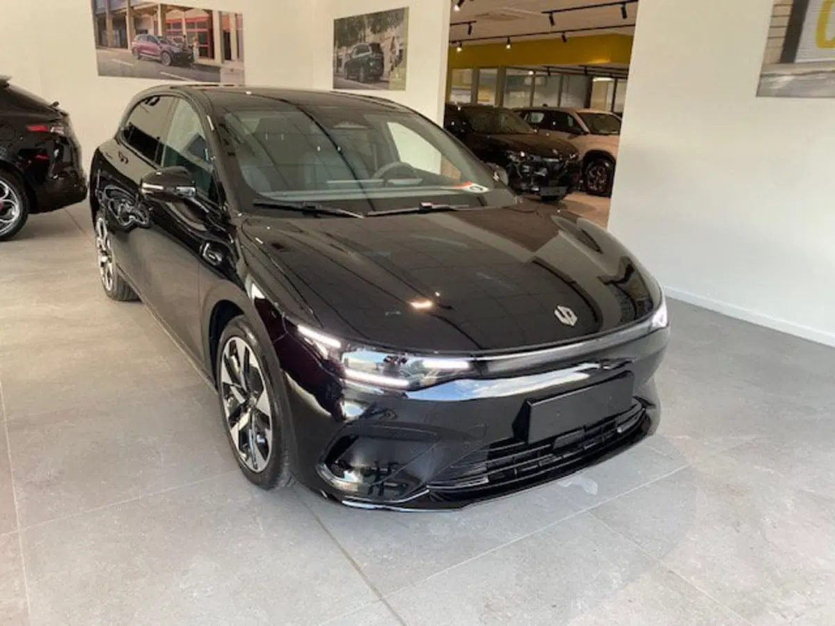 Leapmotor B05 nuova a Benevento (11)