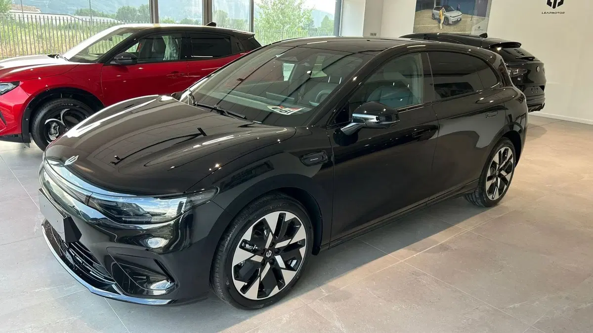 Leapmotor B05 nuova a Benevento (19)