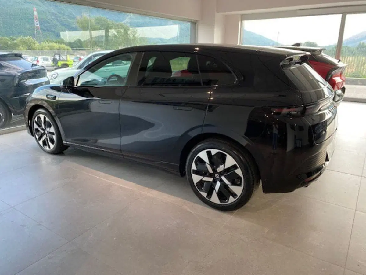 Leapmotor B05 nuova a Benevento (2)