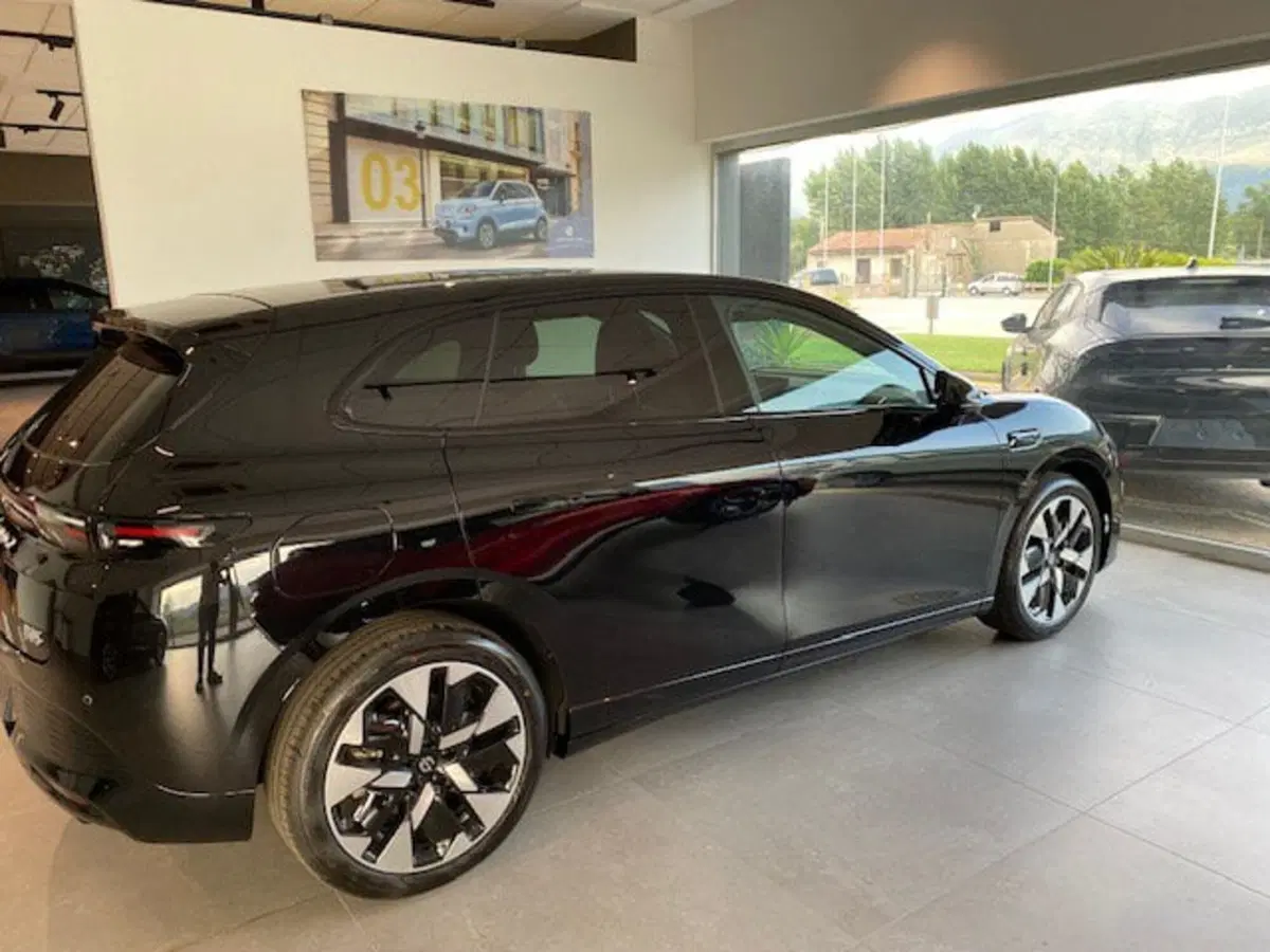 Leapmotor B05 nuova a Benevento (9)