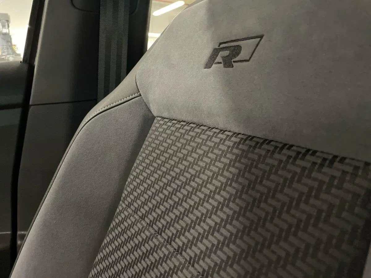 Volkswagen T-Cross usata a Prato (17)