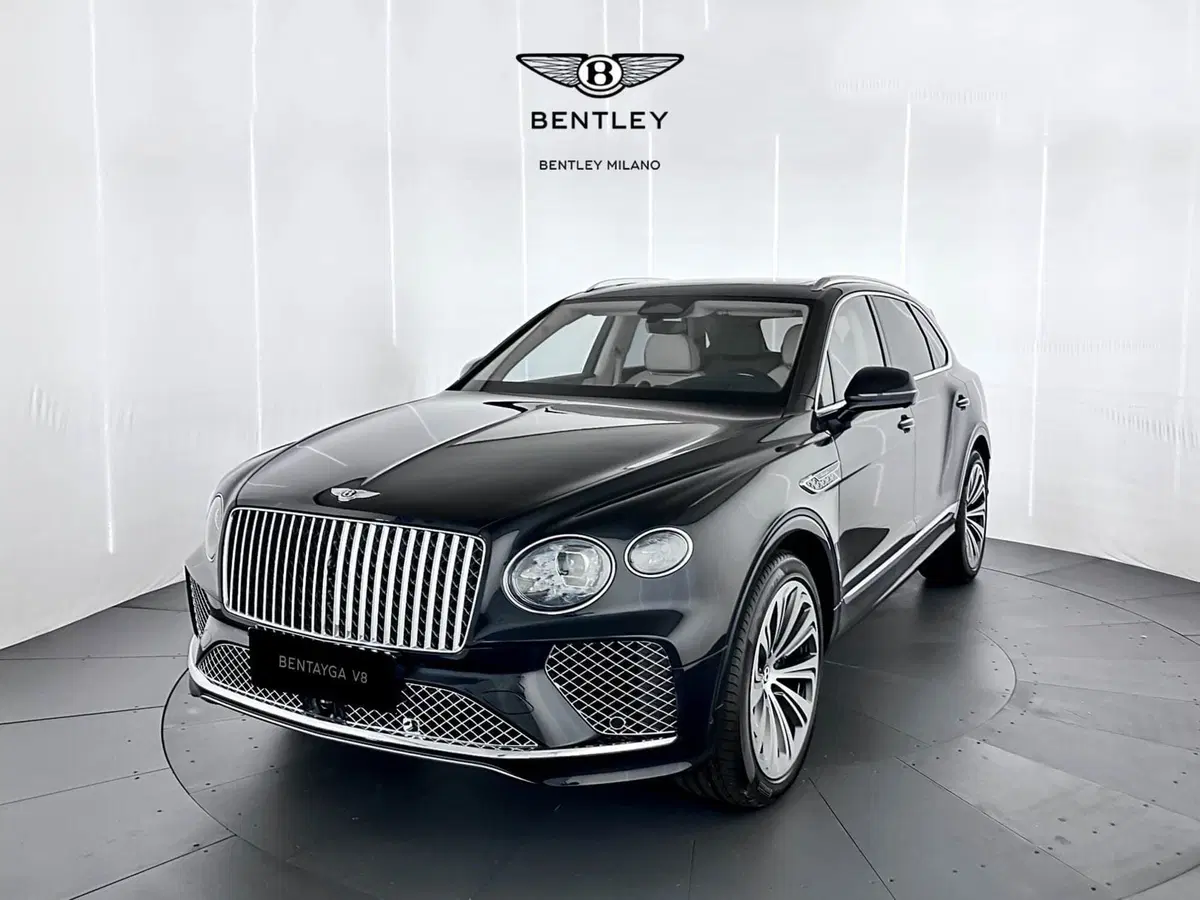 Bentley Bentayga nuova a Milano (3)