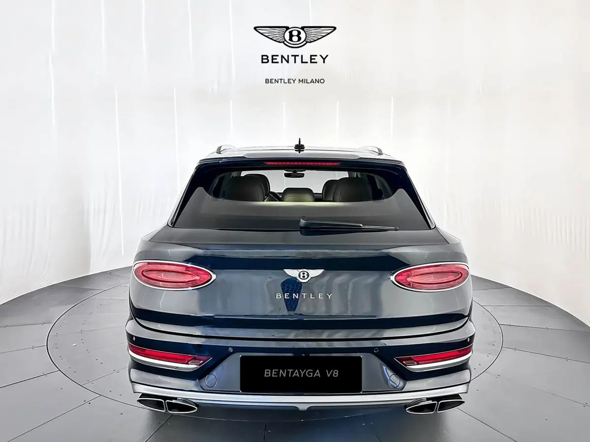 Bentley Bentayga nuova a Milano (6)