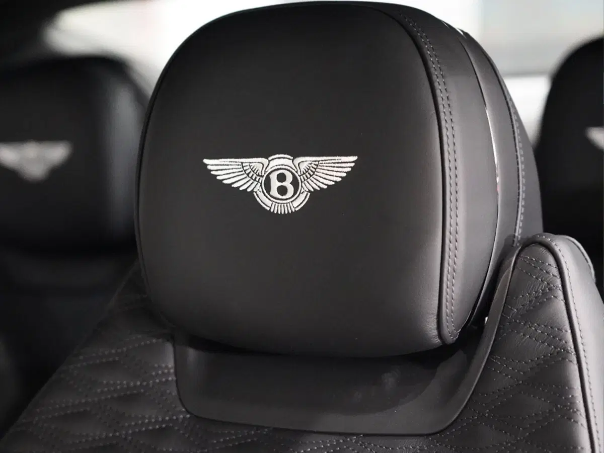 Bentley Continental GT nuova a Milano (10)