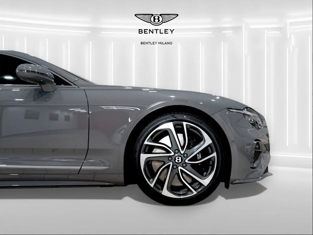 Bentley Continental GT nuova a Milano (8)
