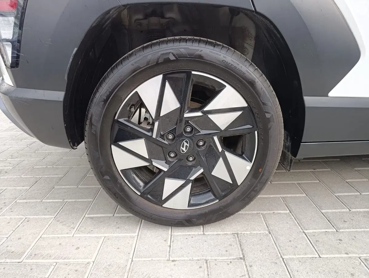 Hyundai Kona usata a Massa-Carrara (13)