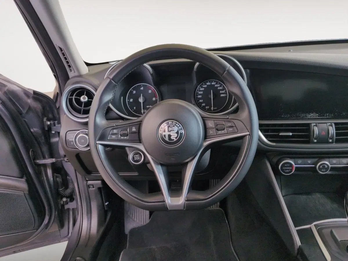 Alfa Romeo Giulia usata a Agrigento (11)