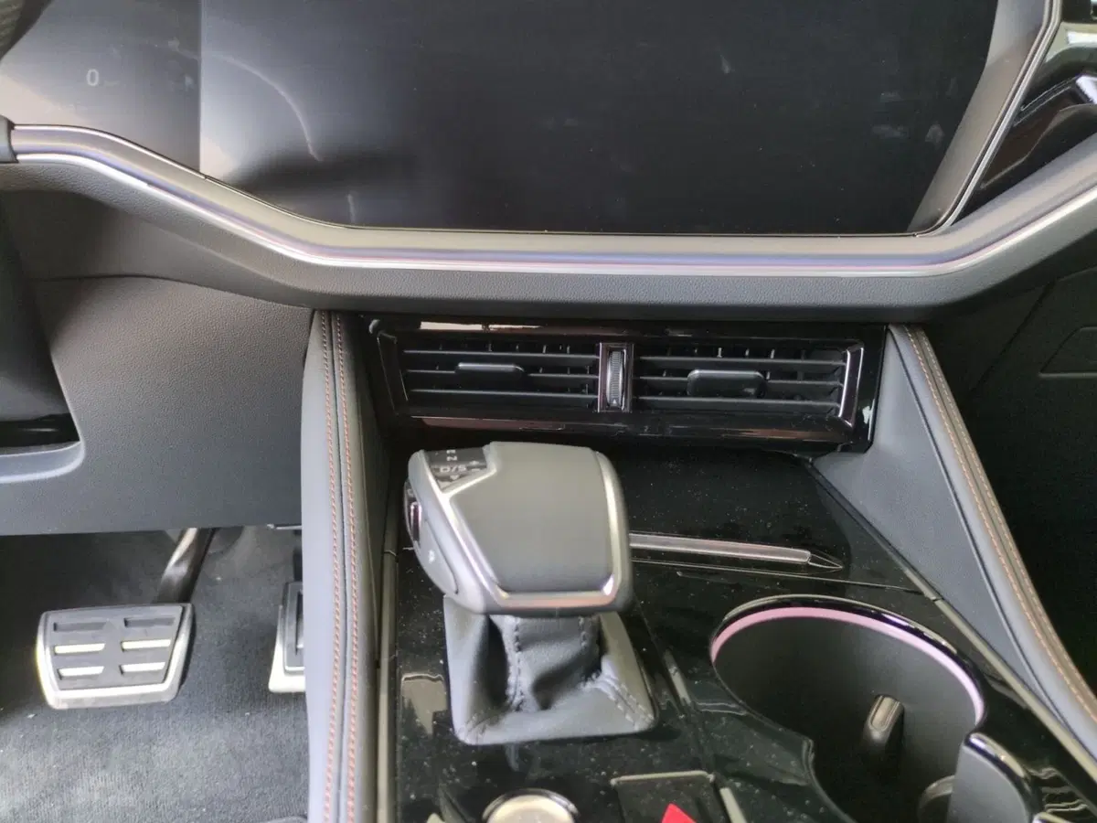 Volkswagen Touareg nuova a Agrigento (10)