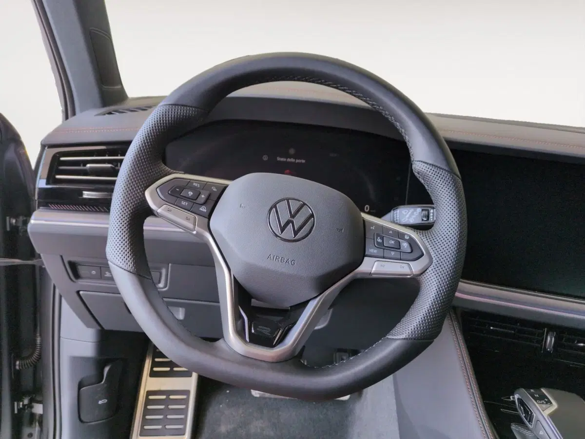 Volkswagen Touareg nuova a Agrigento (11)