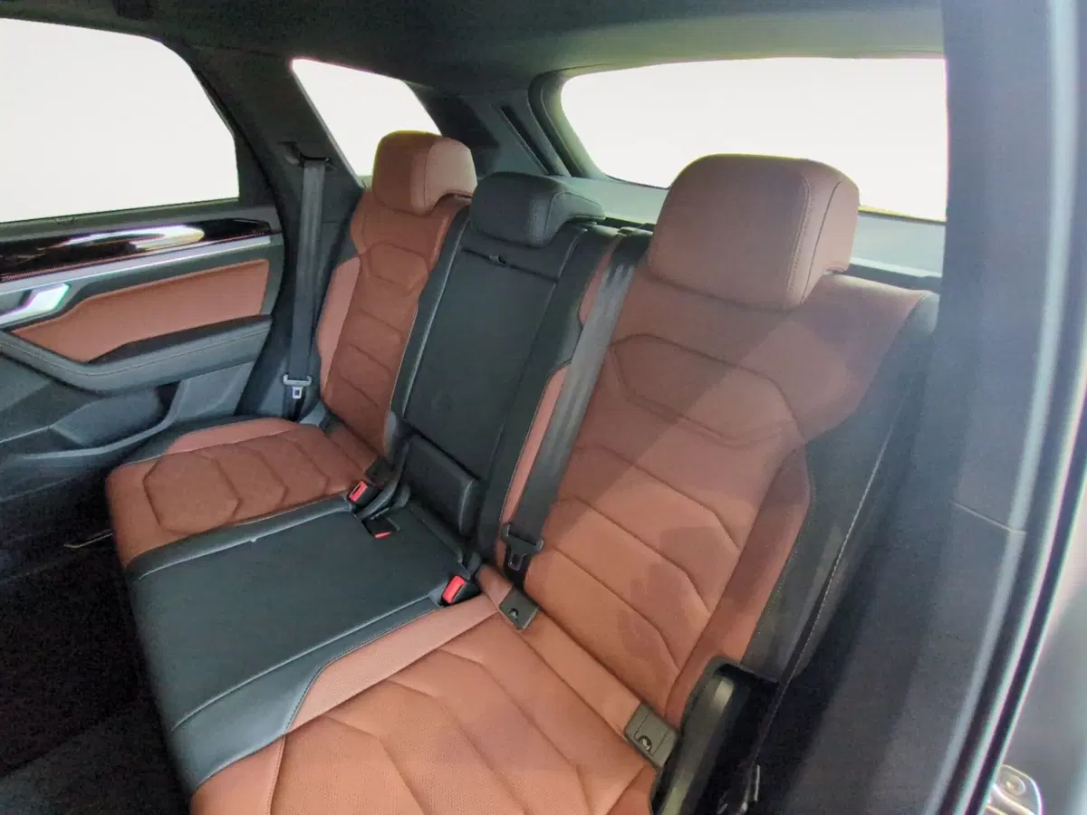 Volkswagen Touareg nuova a Agrigento (12)