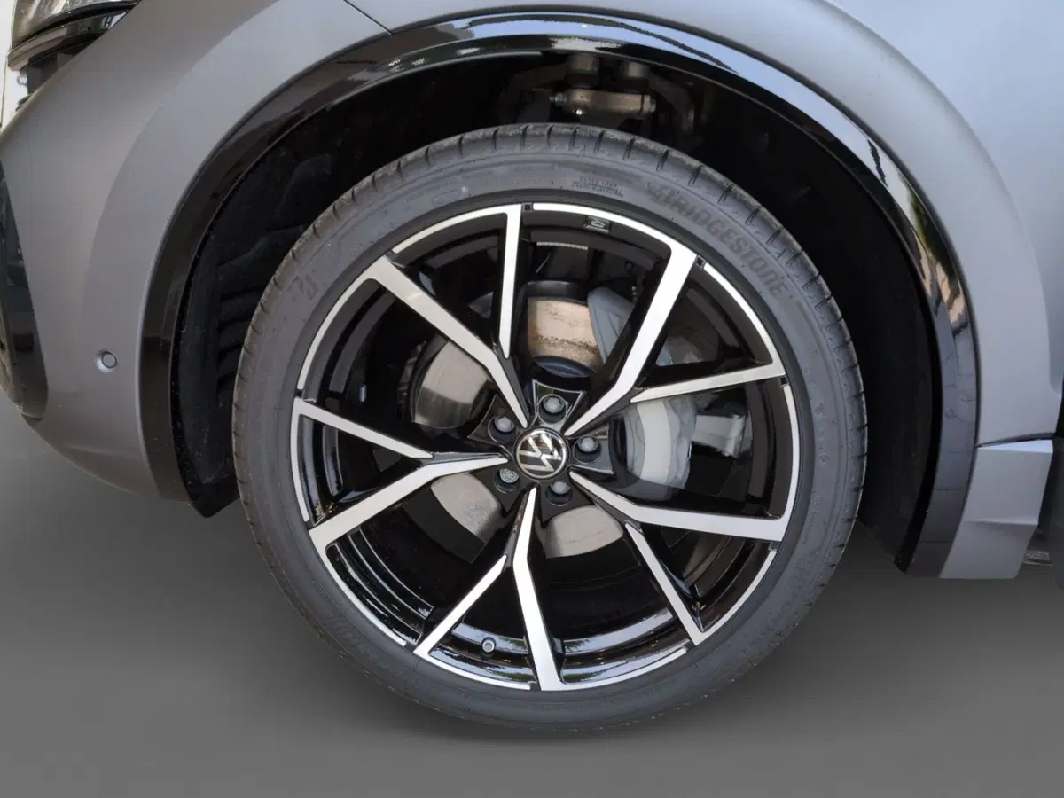 Volkswagen Touareg nuova a Agrigento (13)