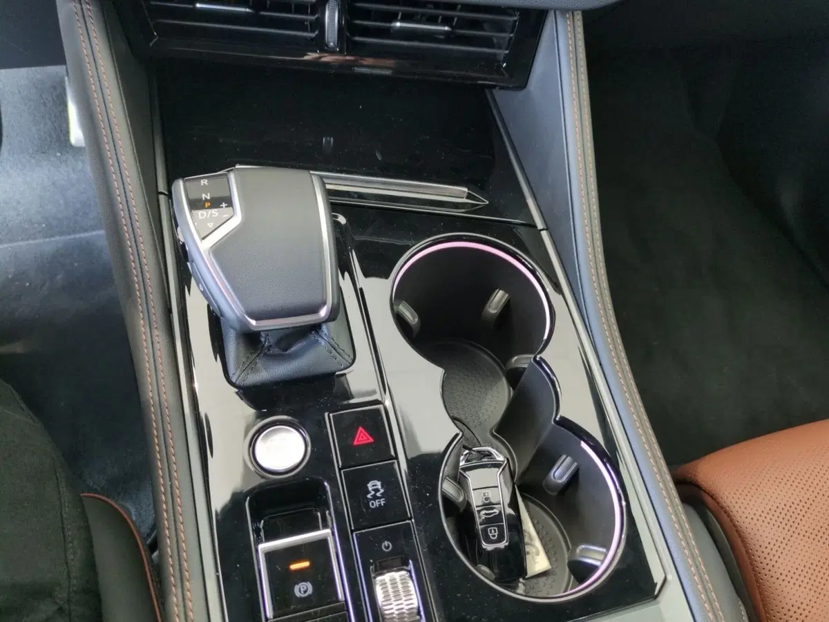 Volkswagen Touareg nuova a Agrigento (15)