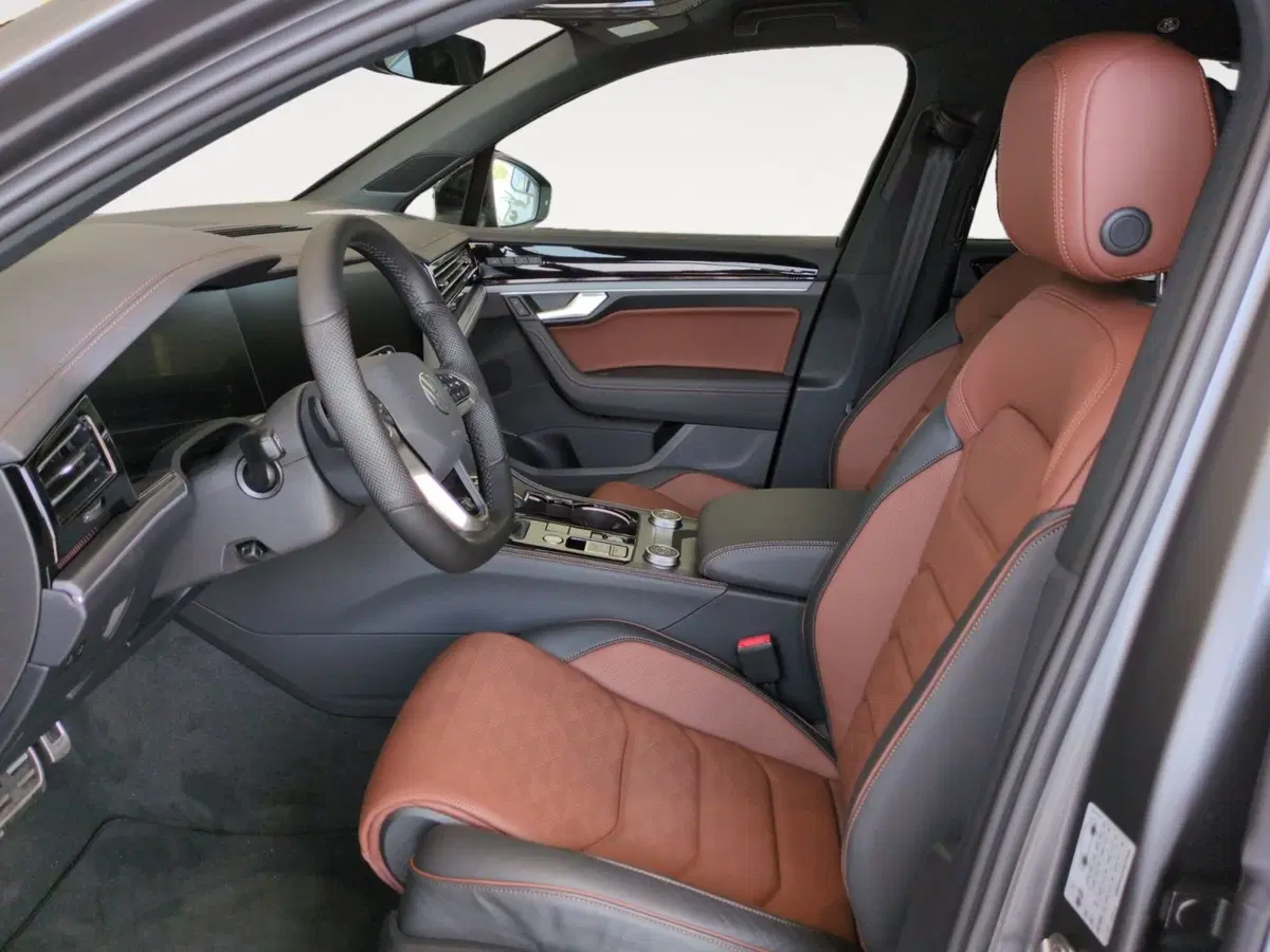 Volkswagen Touareg nuova a Agrigento (8)