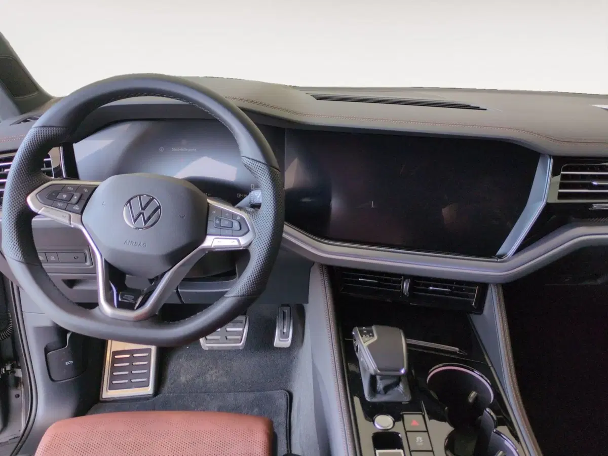 Volkswagen Touareg nuova a Agrigento (9)