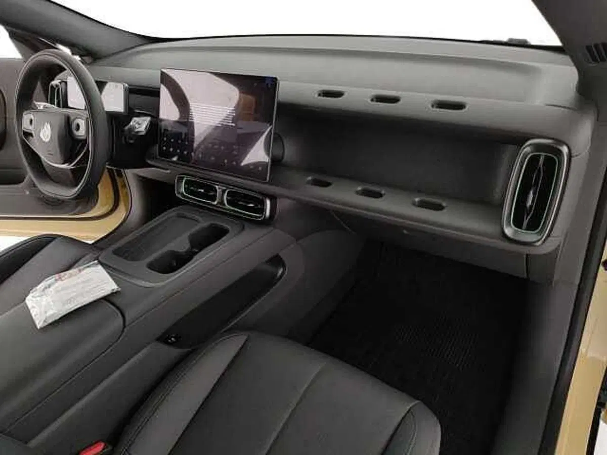 Leapmotor B05 nuova a Caserta (17)