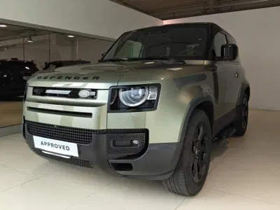 Land Rover Defender 90 3.0d i6 mhev SE awd 200cv auto del 2024 usata a Venezia
