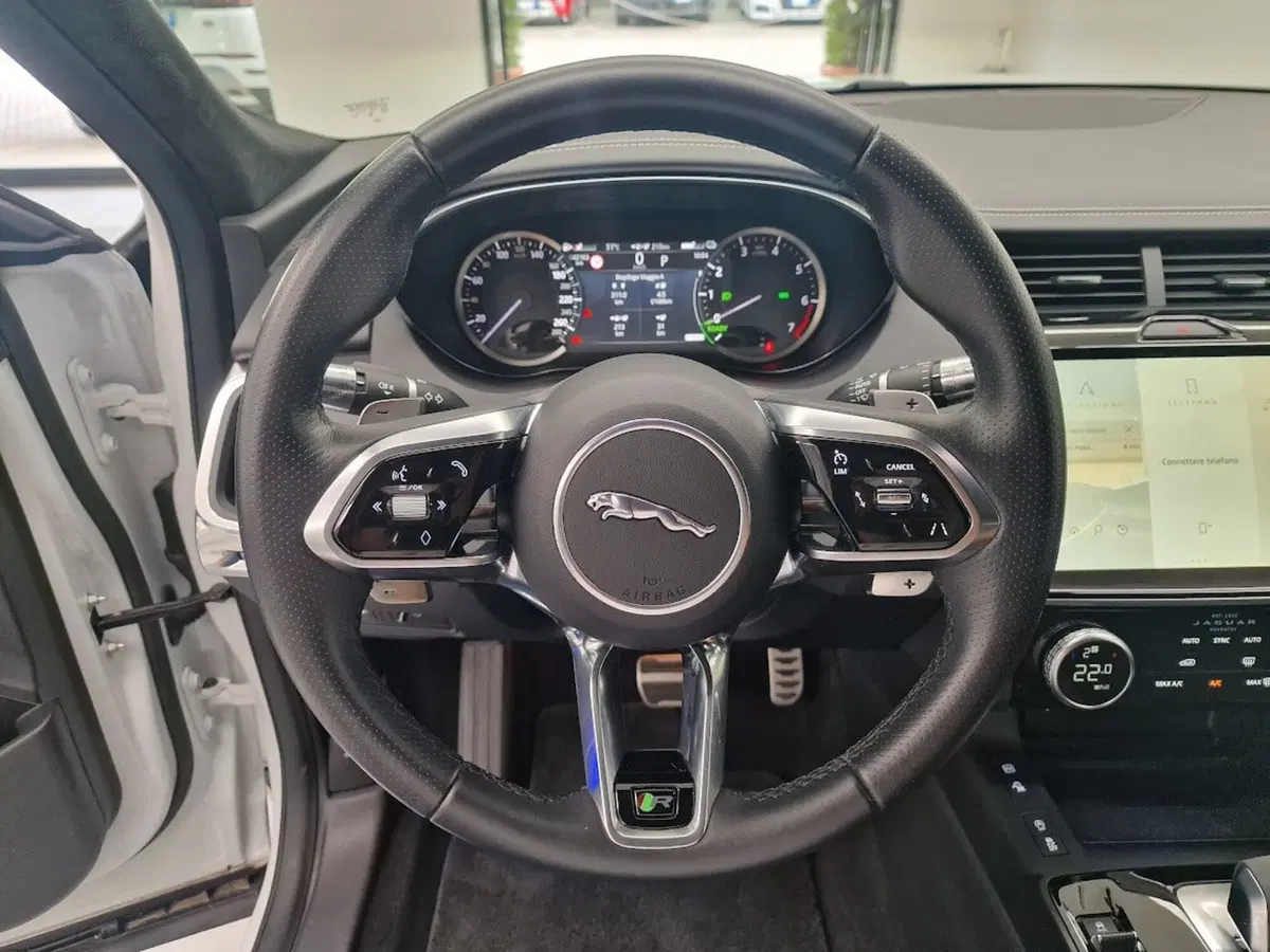 Jaguar E-Pace usata a Verbano Cusio Ossola (10)