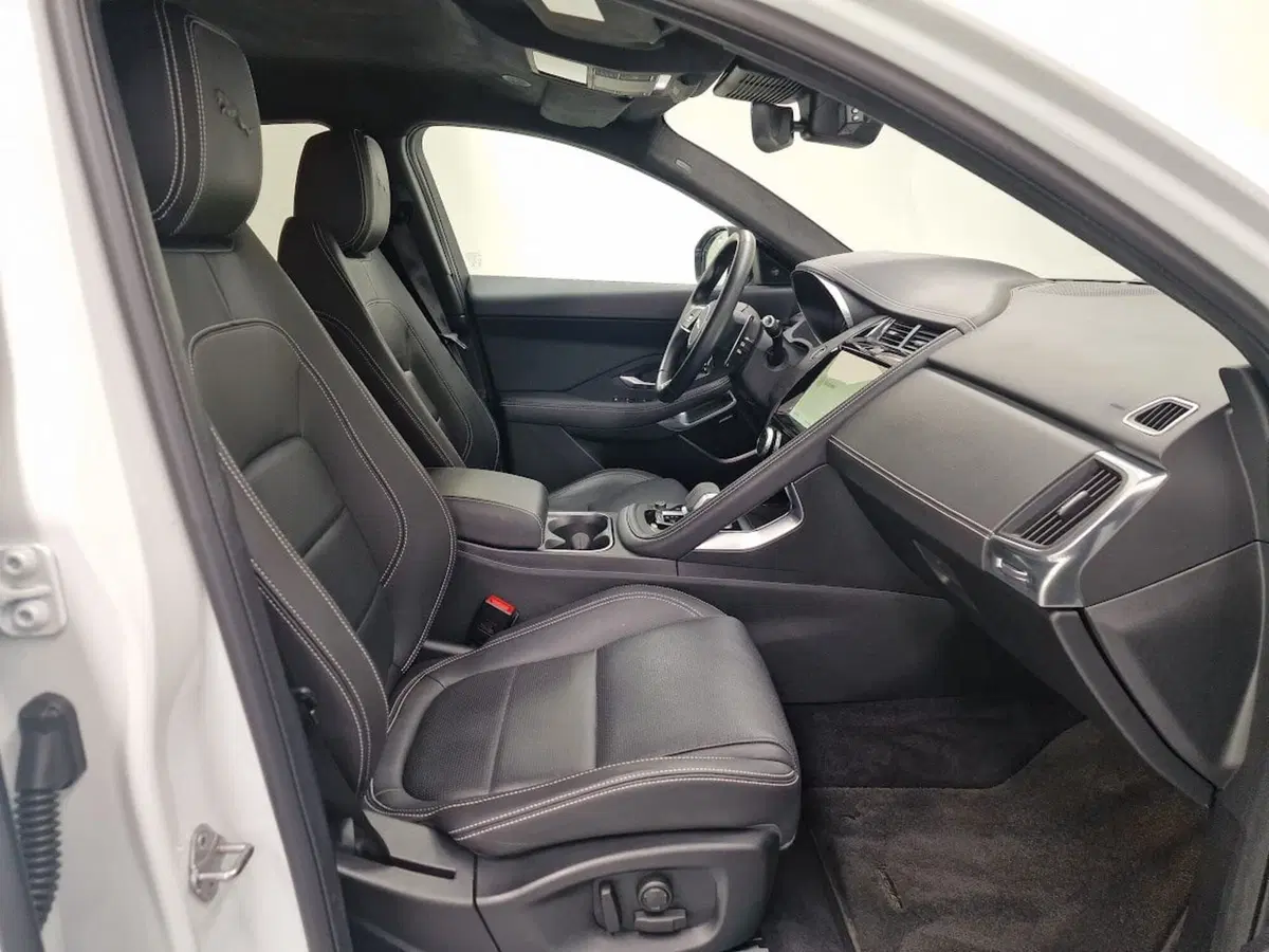 Jaguar E-Pace usata a Verbano Cusio Ossola (3)