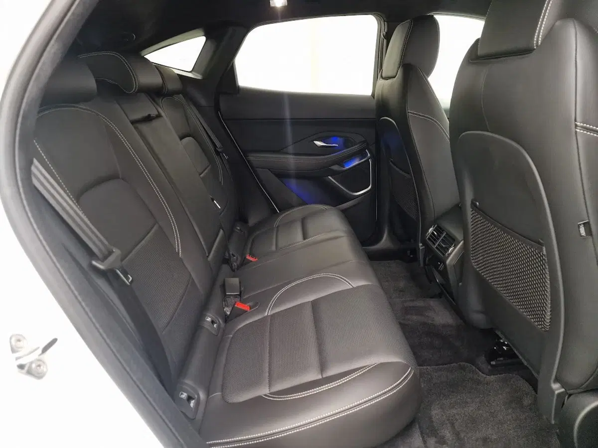 Jaguar E-Pace usata a Verbano Cusio Ossola (5)