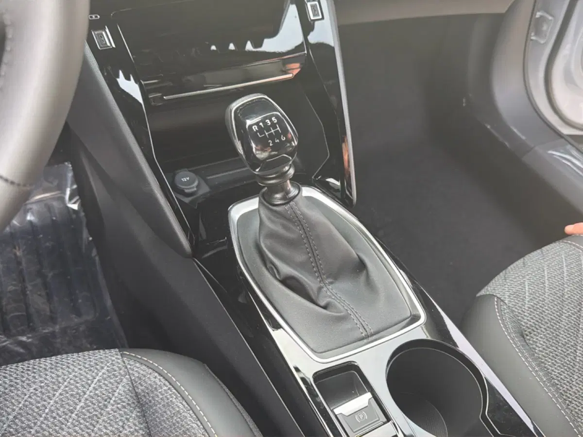 Peugeot 2008 nuova a Milano (10)