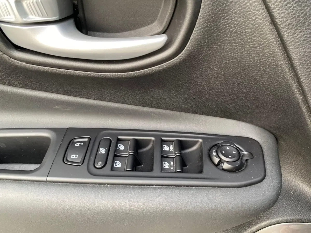 Jeep Renegade usata a Milano (17)