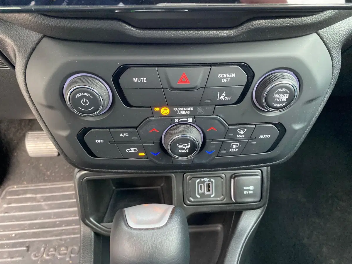 Jeep Renegade usata a Milano (19)