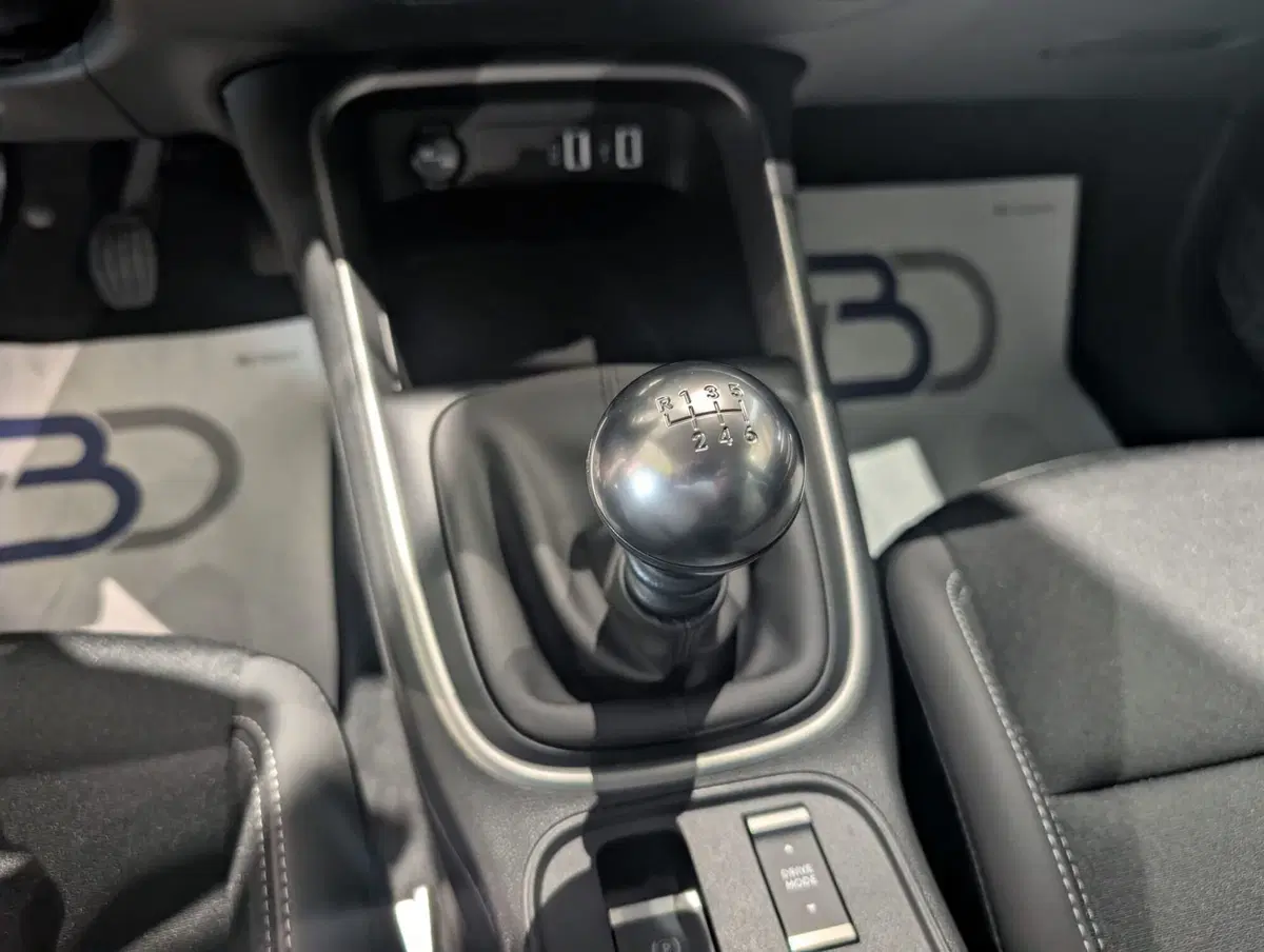 Jeep Avenger nuova a Milano (10)