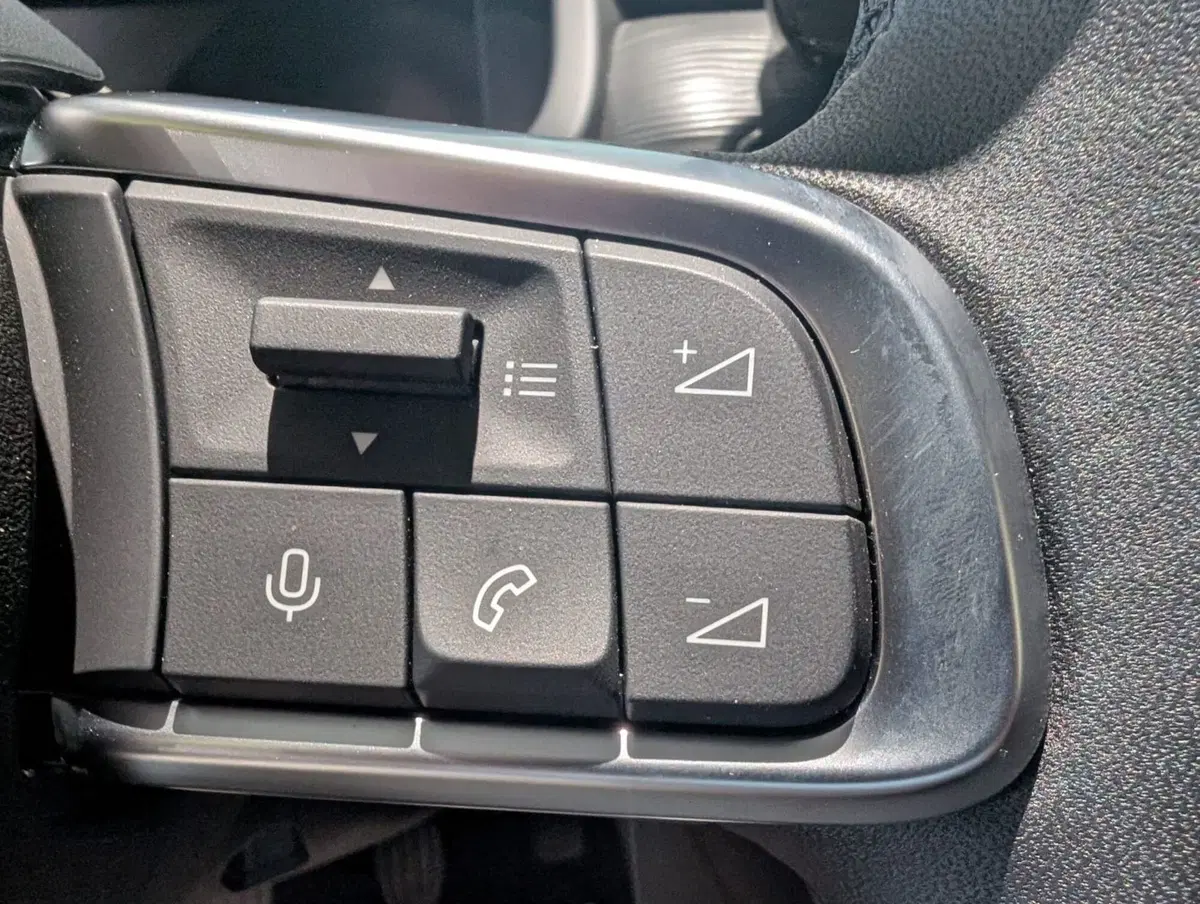 Jeep Avenger nuova a Milano (12)