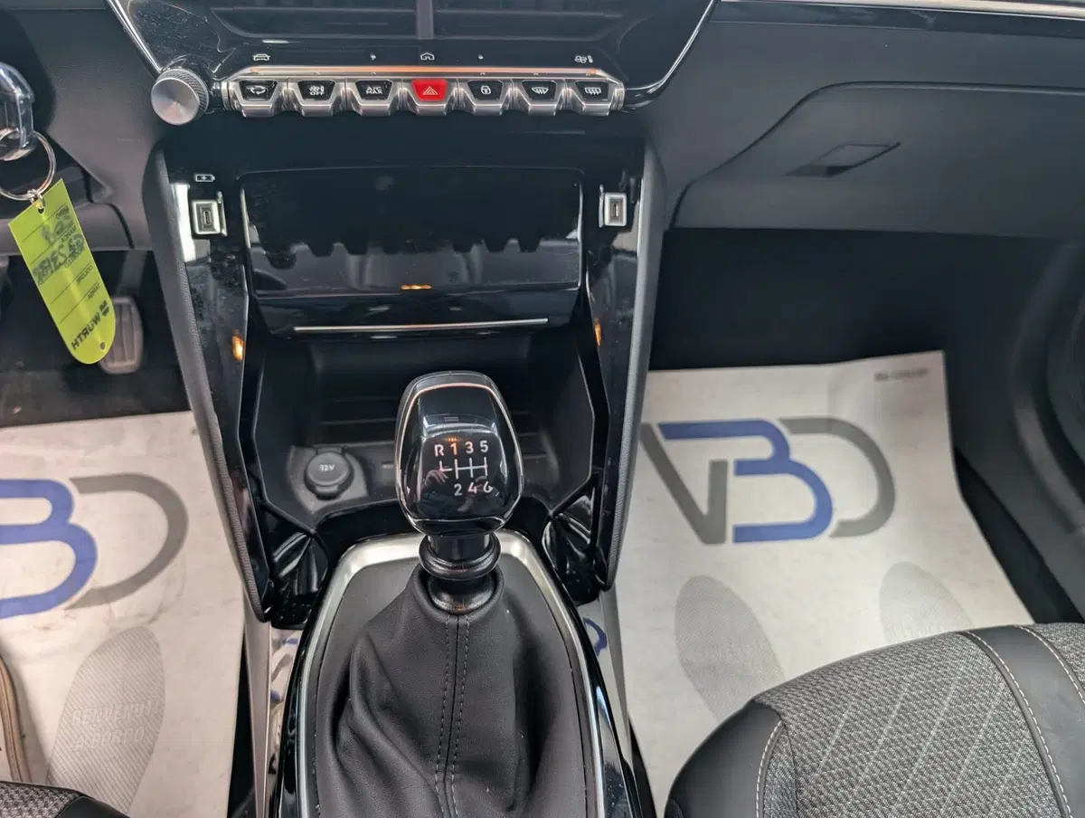 Peugeot 208 usata a Milano (11)