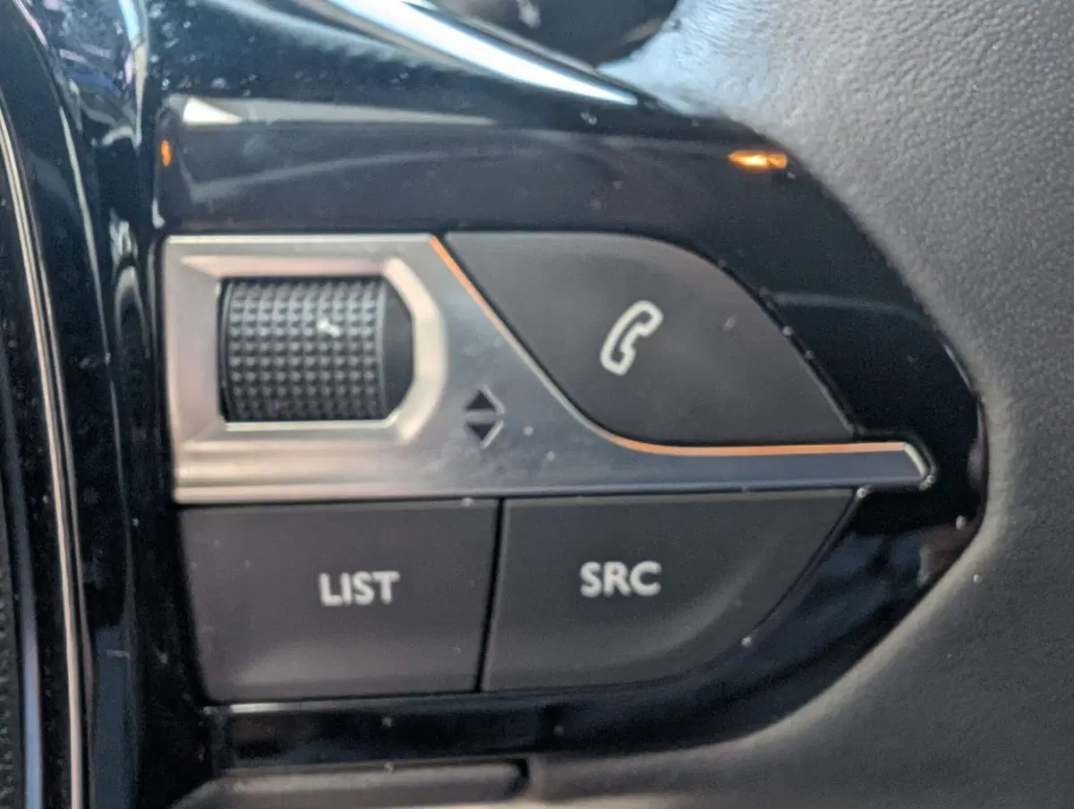 Peugeot 208 usata a Milano (17)