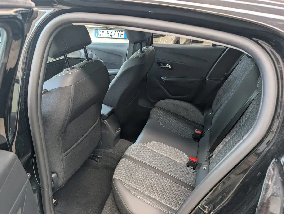 Peugeot 208 usata a Milano (9)