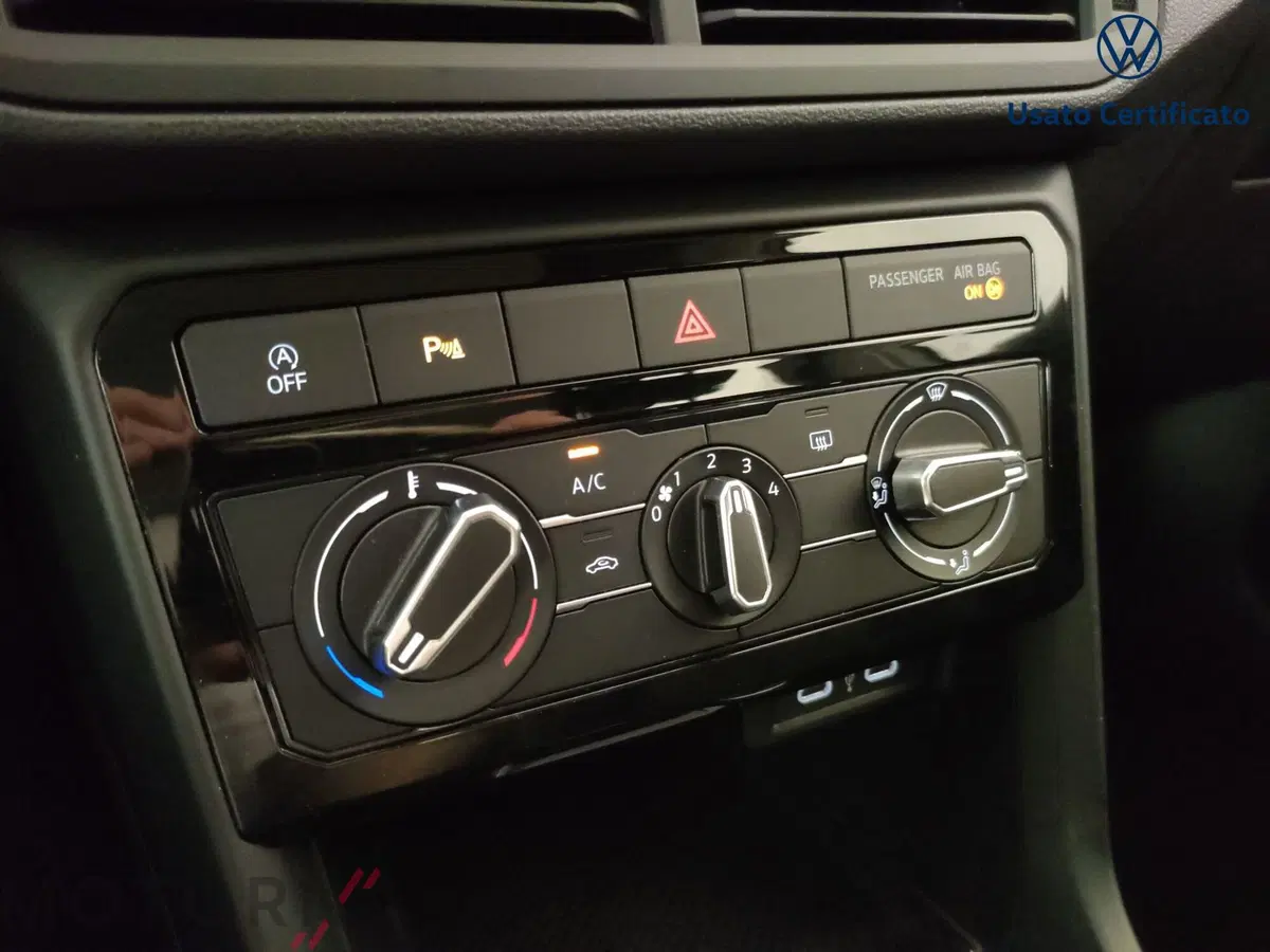 Volkswagen T-Cross usata a Varese (13)