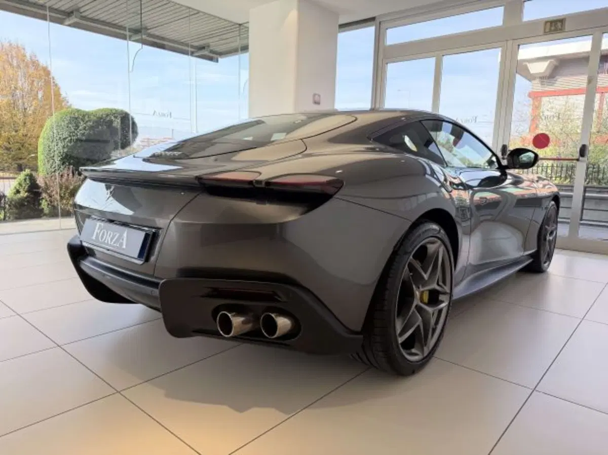Ferrari Roma Spider usata a Torino (13)