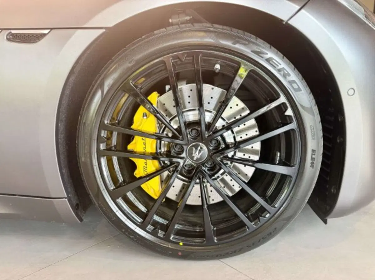 Maserati Granturismo nuova a Torino (4)