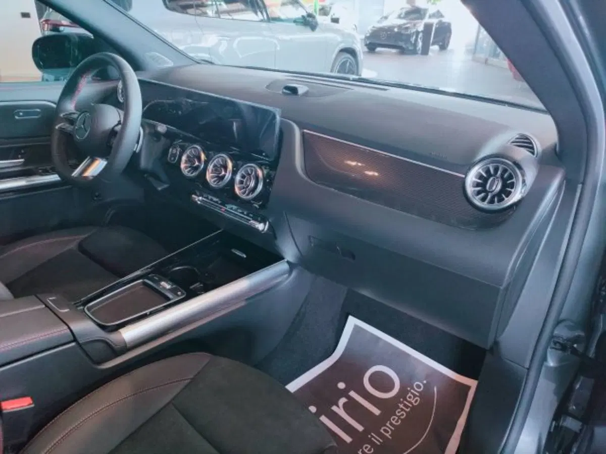 Mercedes-Benz GLA SUV nuova a Teramo (11)